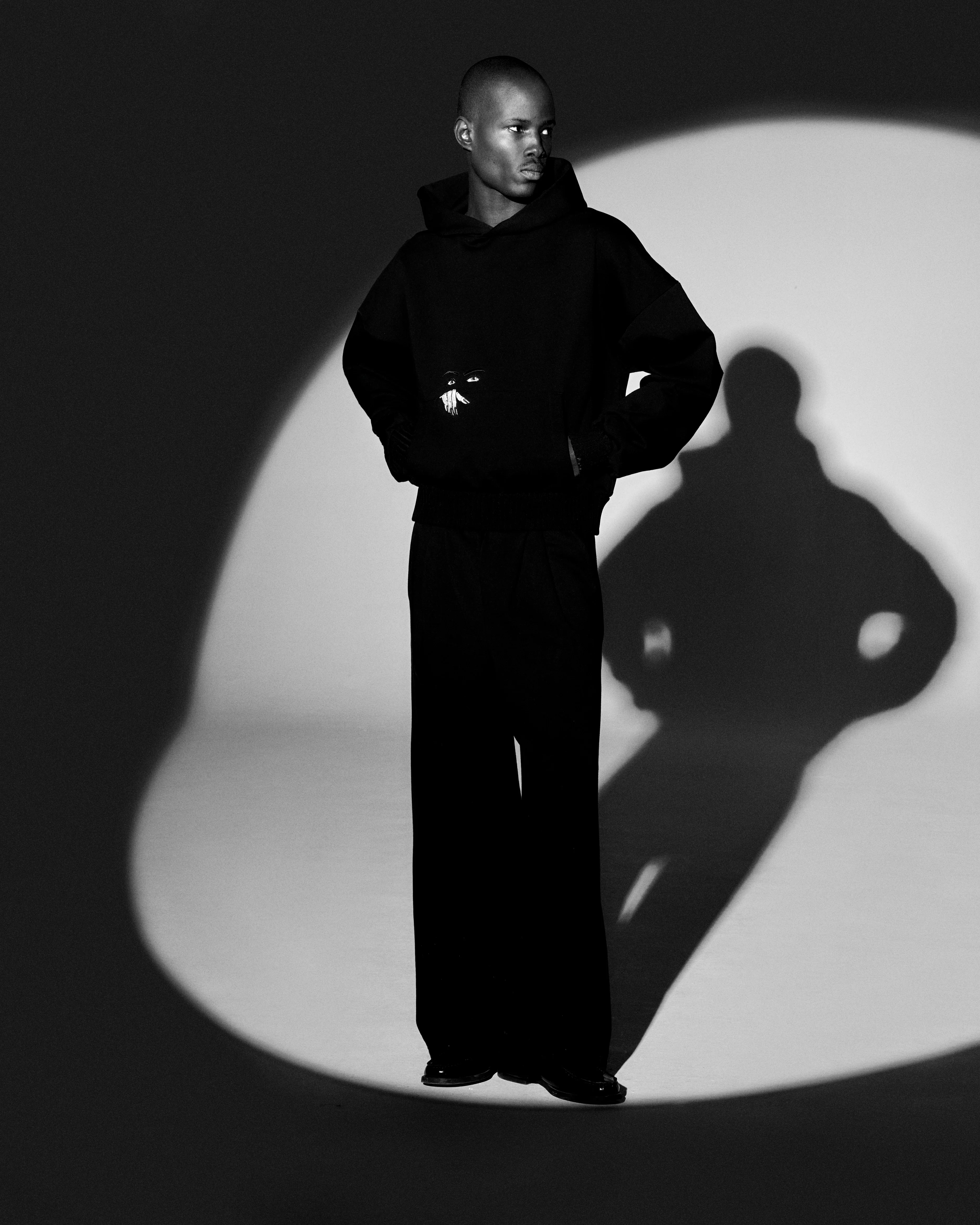 PEEPING HOODIE - Image 5
